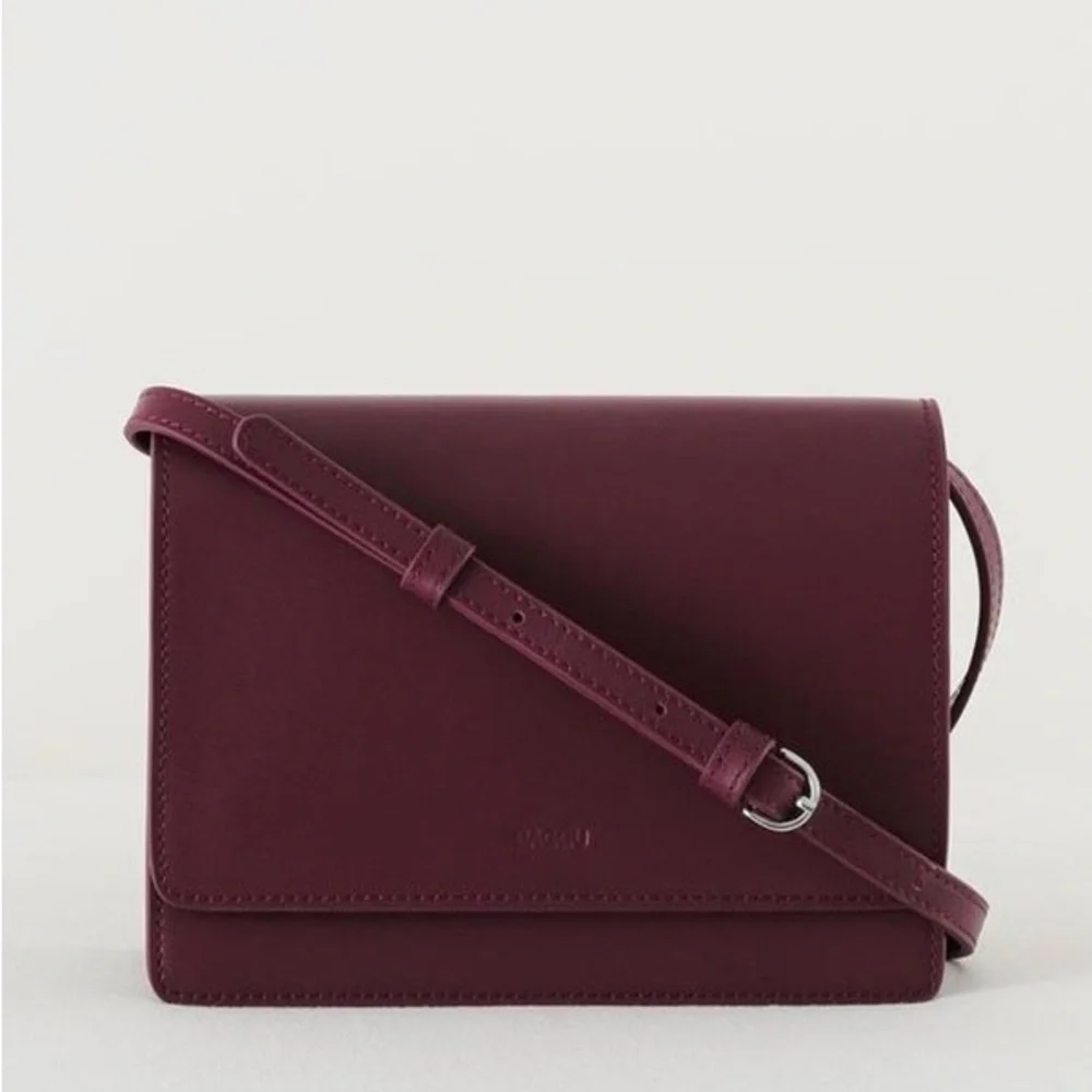 BAGGU Small Structured Leather Bag - Cranberry - Picture 2 of 10